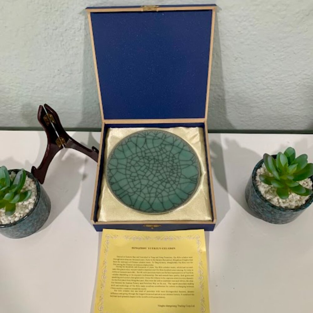 VTG~ASIAN CELADON w/ STAND - Picture 3 of 6